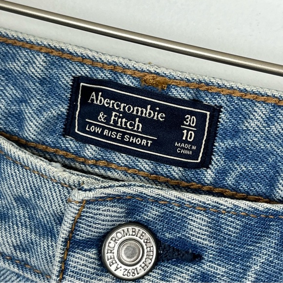 Abercrombie and Fitch Low Rise Jean Shorts New With Tags - Picture 2 of 9